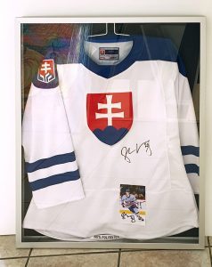 Rámovanie hokejového dresu Bratislava